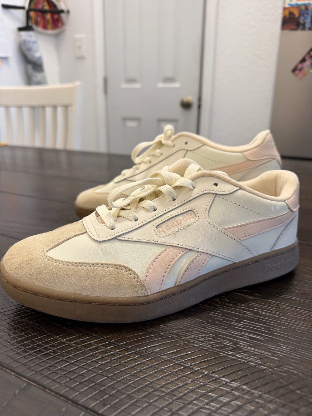 Reebok low top sneakers women cream suede leather gum sole pink accents nwot